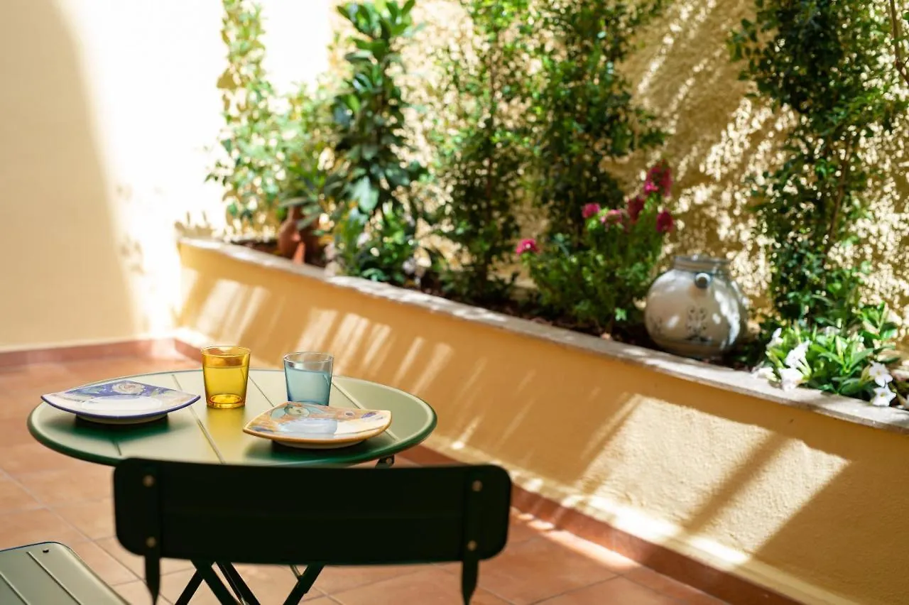A Casa Di Anna - Charming House With Courtyard Apartment Bari