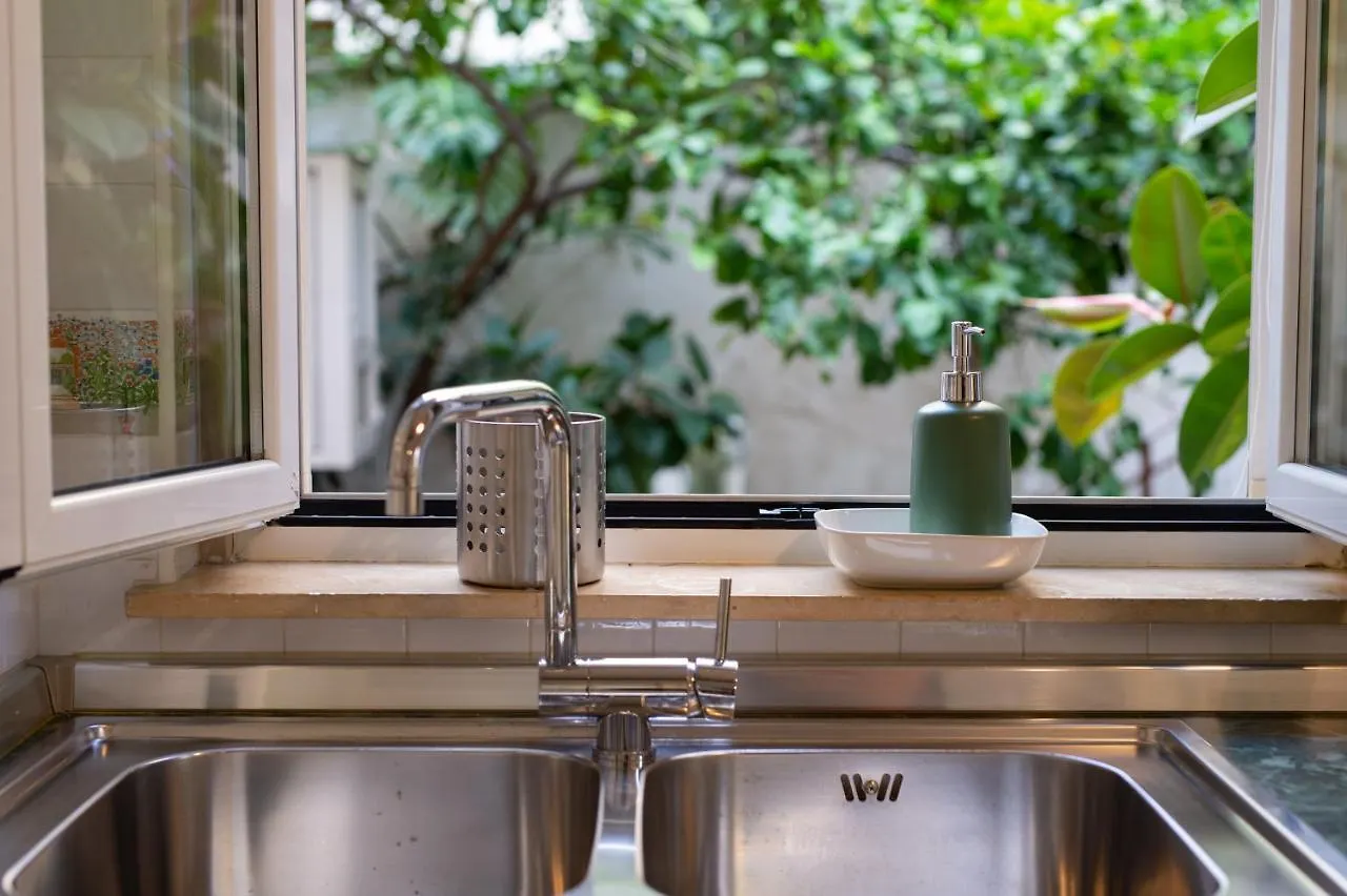 Apartament A Casa Di Anna - Charming House With Courtyard Bari 0*,