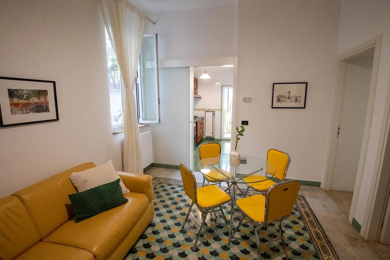 A Casa Di Anna - Charming House With Courtyard Apartment Bari