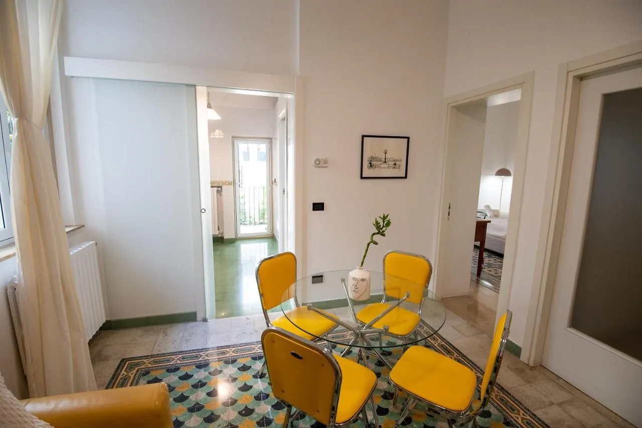 A Casa Di Anna - Charming House With Courtyard Apartment Bari 0*,  Italia