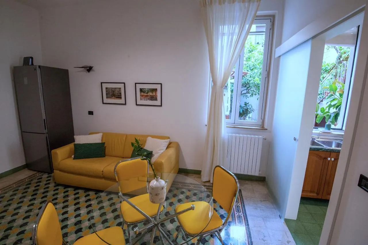 A Casa Di Anna - Charming House With Courtyard Apartment Bari