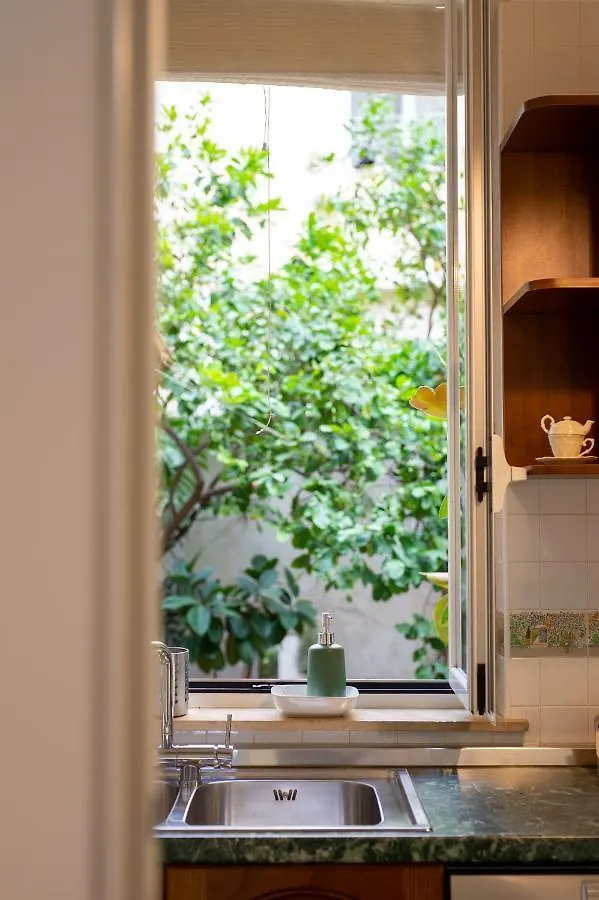 A Casa Di Anna - Charming House With Courtyard Apartment Bari